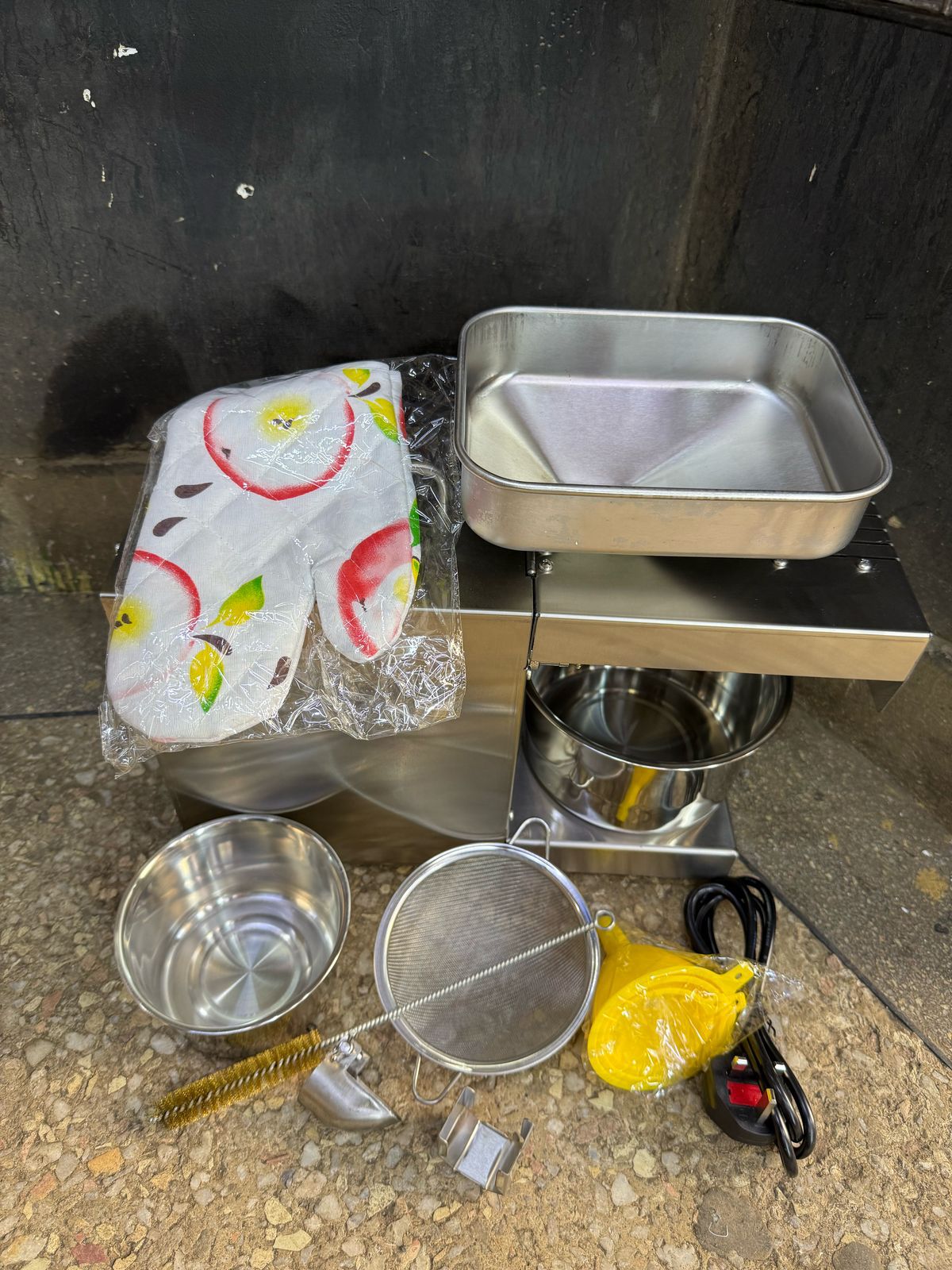 WhatsApp Image 2026-01-22 at 3.11.10 PM Oil press - Image 1